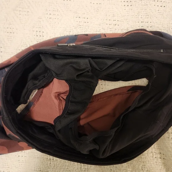 Women's Lululemon Shorts Size 4 - Picture 6 of 6